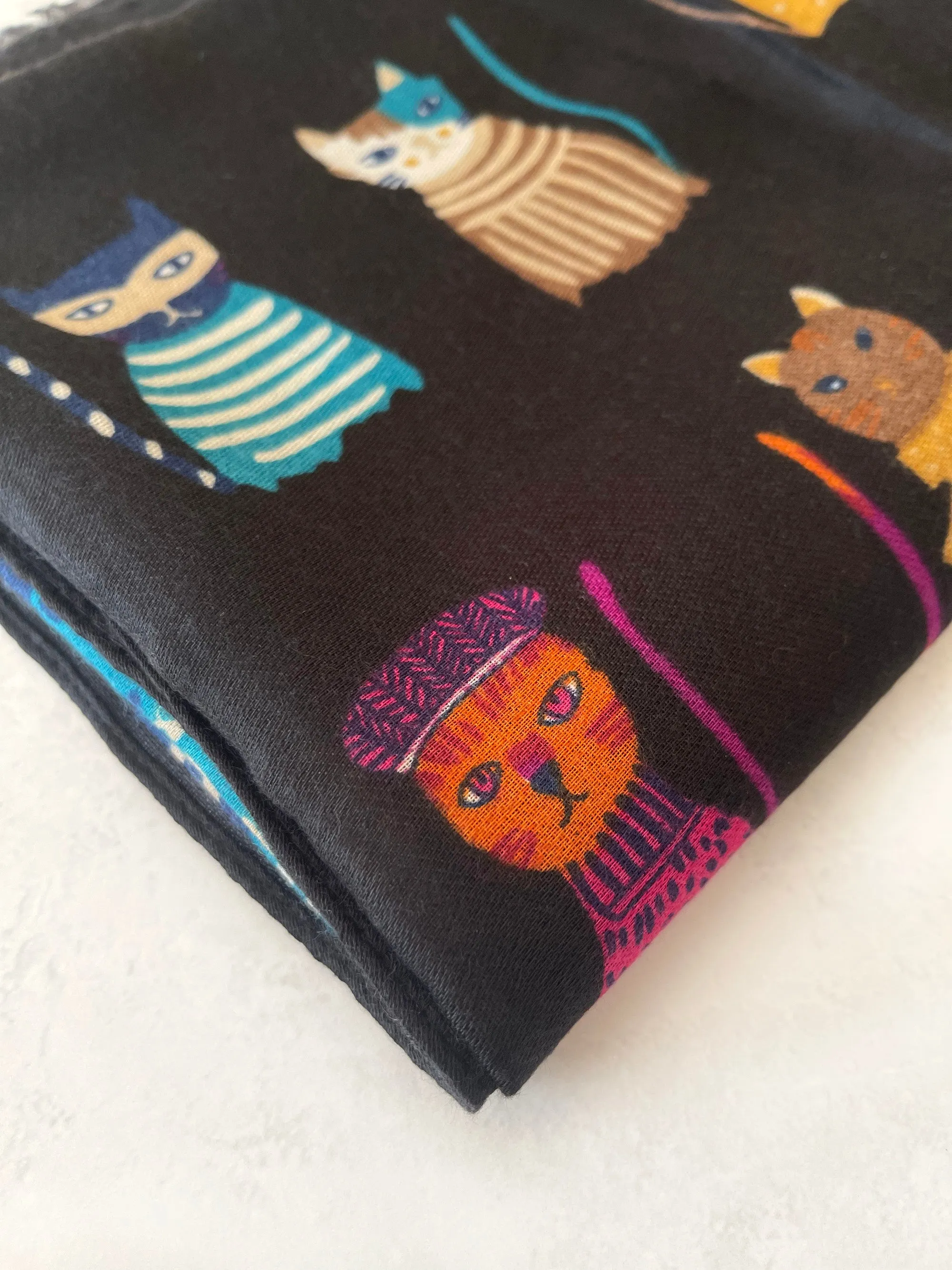 BLACK COTTON BLEND CAT PRINT LIGHTWEIGHT SCARF