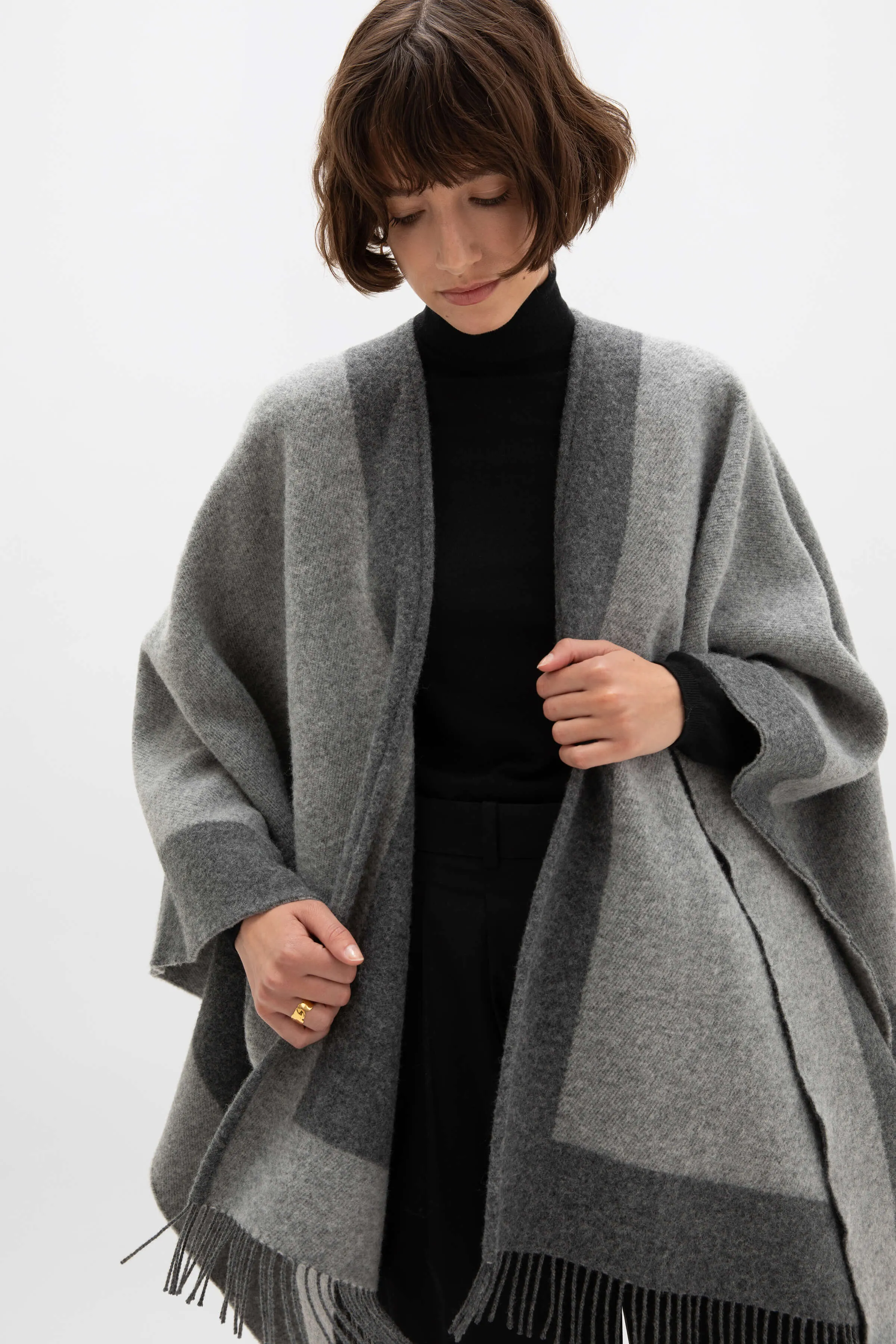 Contrast Border Wool Cape