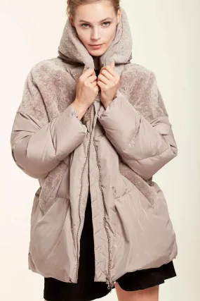 Hood puffer jacket with sheepskin