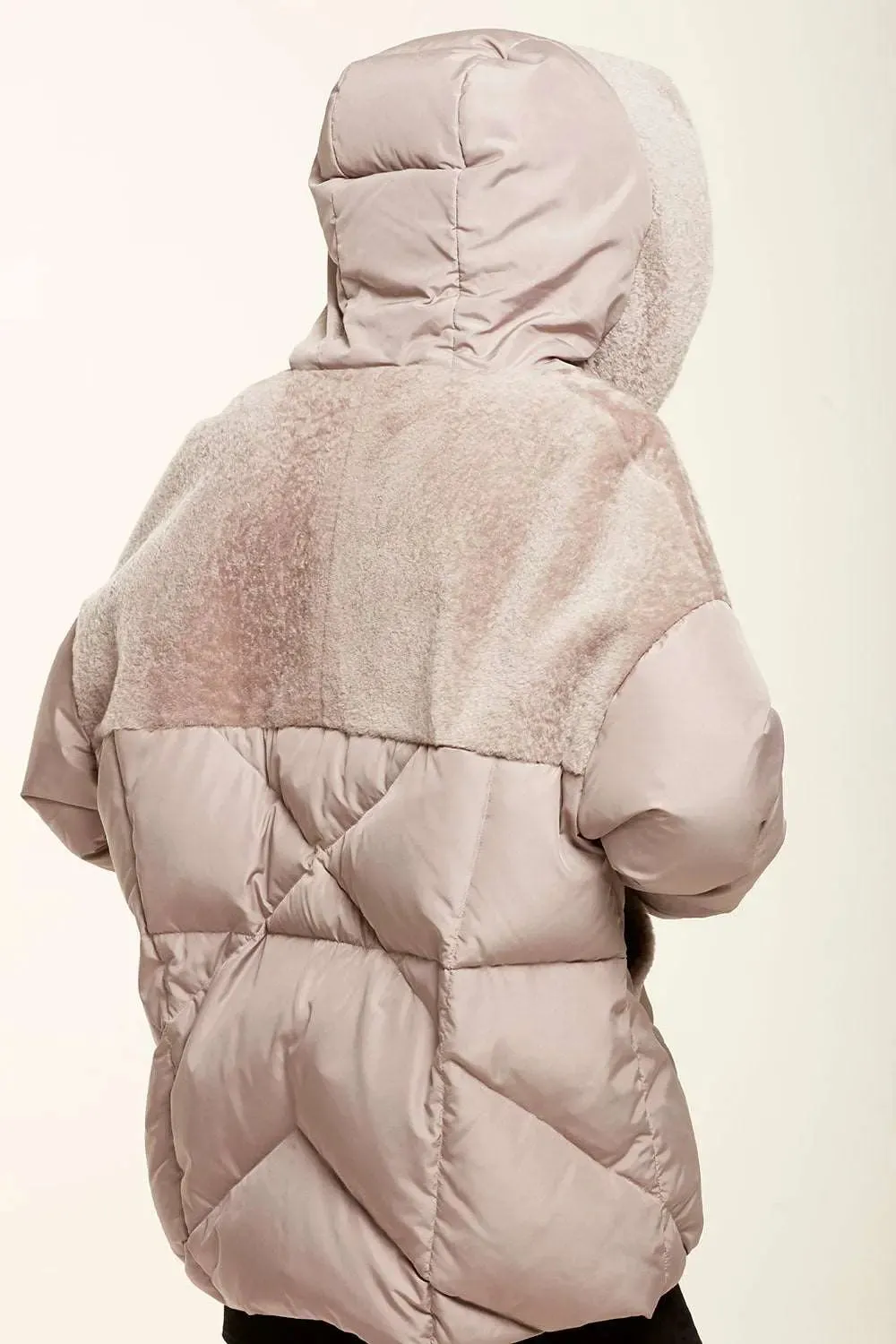 Hood puffer jacket with sheepskin