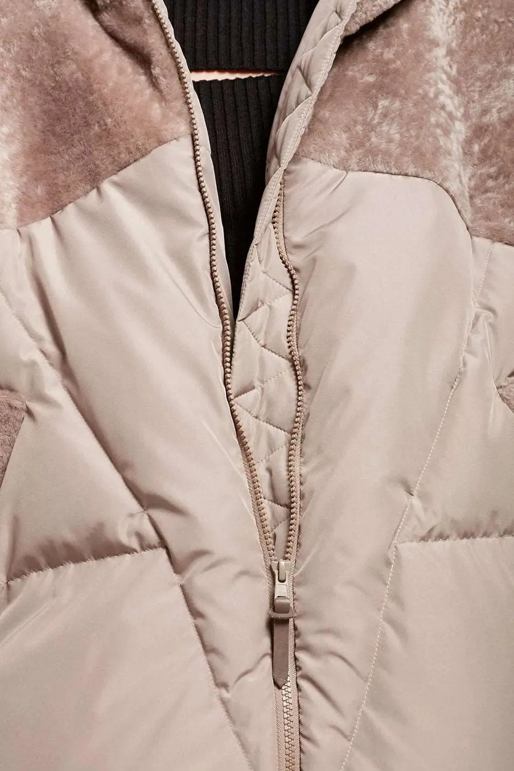 Hood puffer jacket with sheepskin