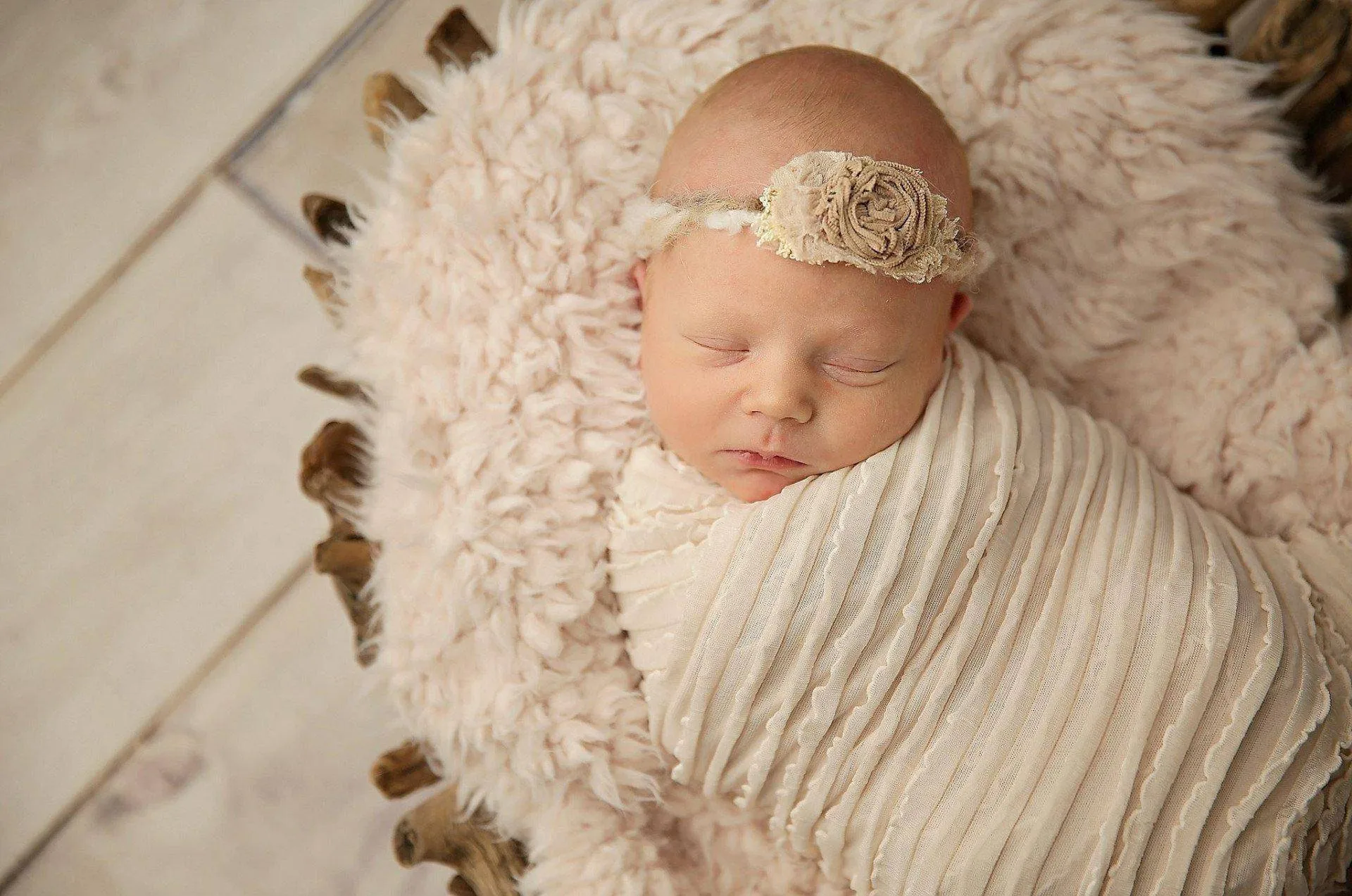 SET Cream Minkyak Faux Fur and Ruffle Wrap Photography Prop