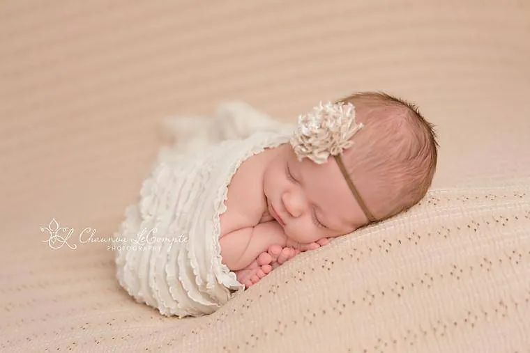 SET Cream Minkyak Faux Fur and Ruffle Wrap Photography Prop