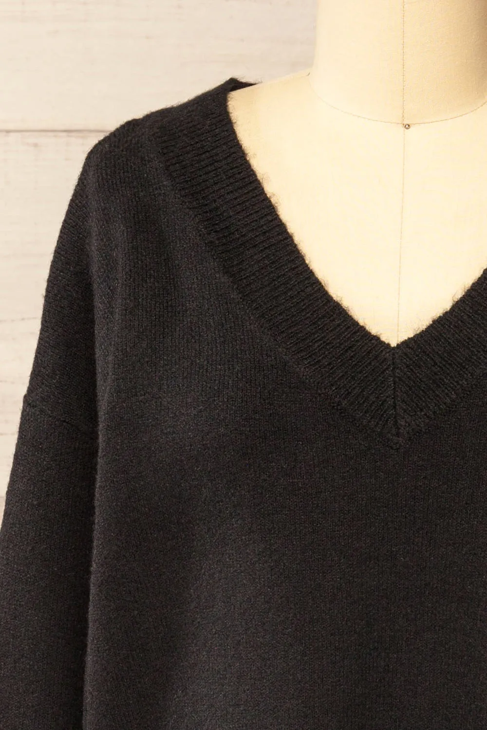 Tottenham Black | V-Neck Knit Sweater