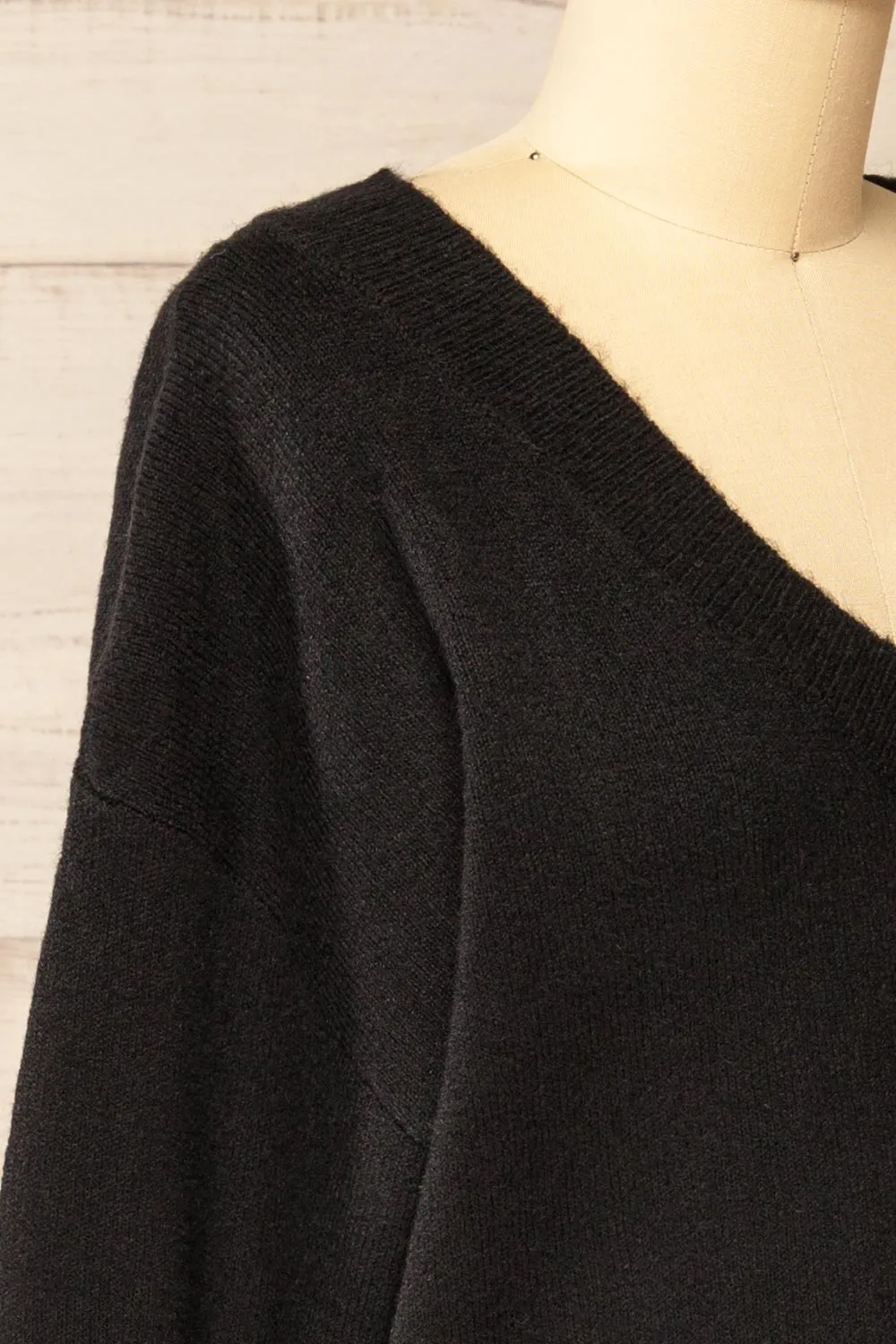 Tottenham Black | V-Neck Knit Sweater